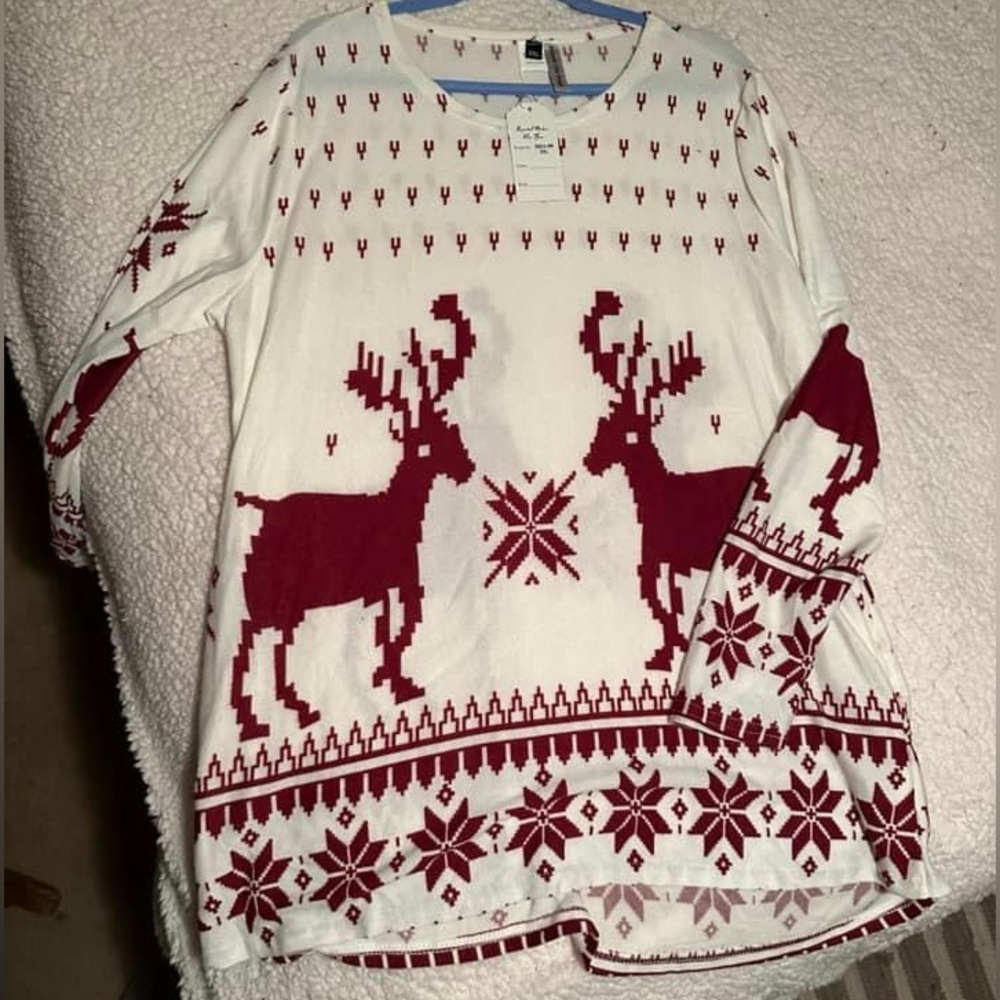 Holiday Christmas lightweight sweater. NWT